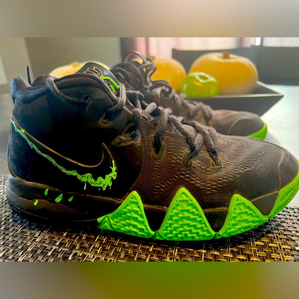 Nike 2018 Kyrie 4 'Halloween' Green & Black Shoes 4Y Youth